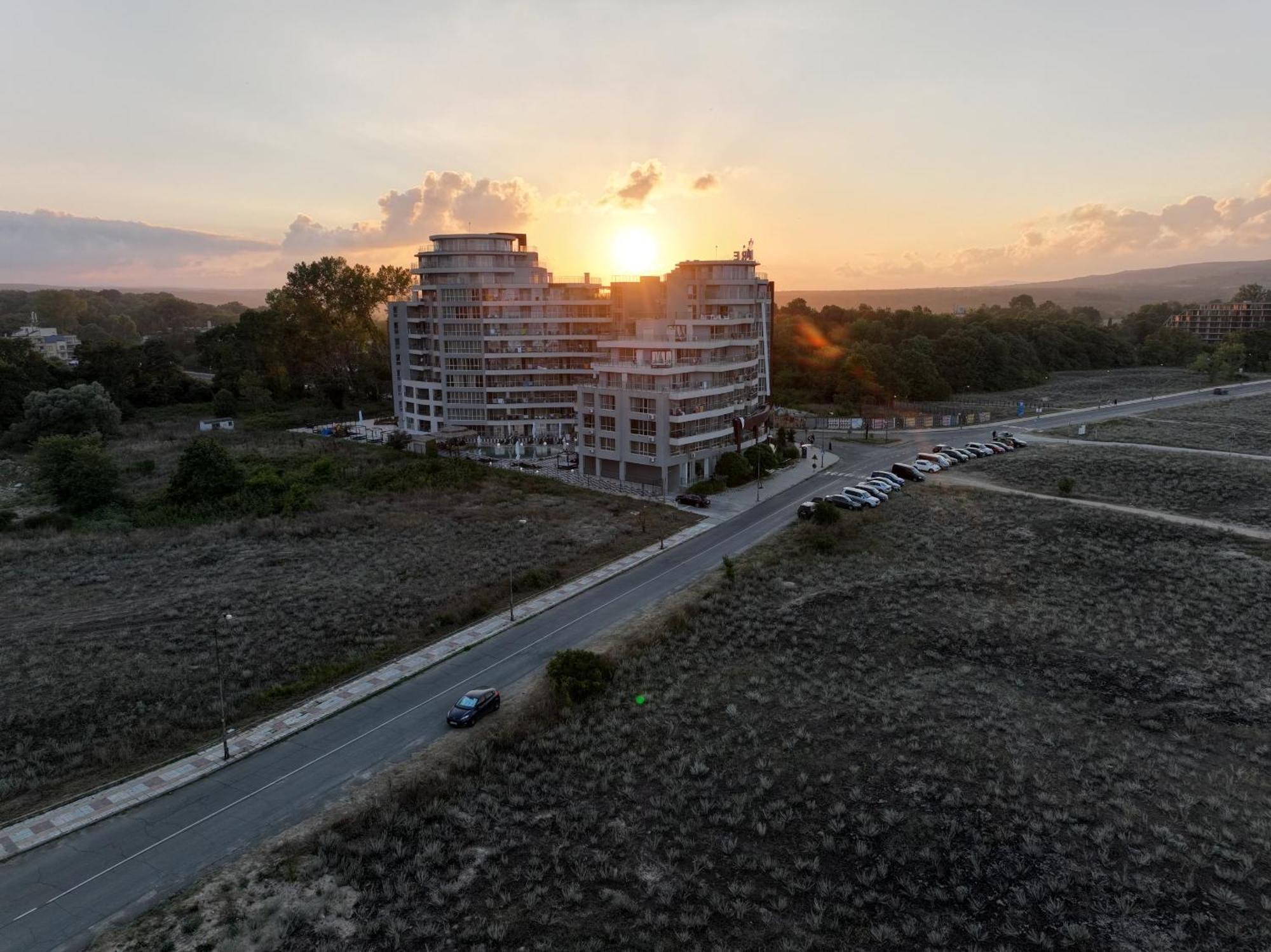Allure Beach Resort Aparthotel プリモルスコ エクステリア 写真