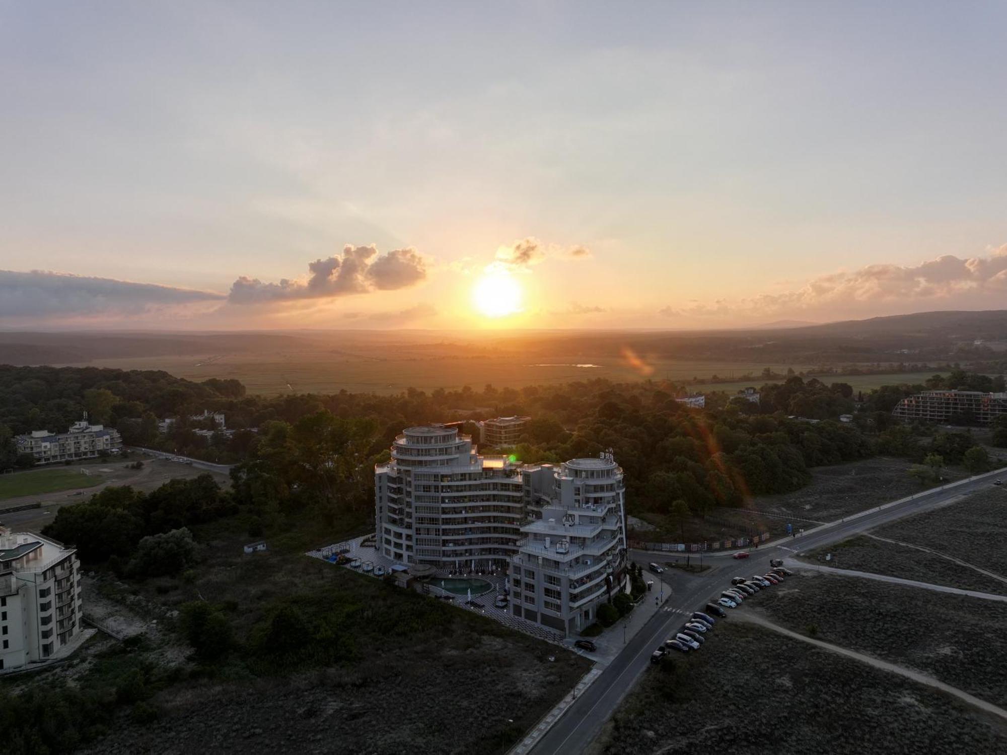 Allure Beach Resort Aparthotel プリモルスコ エクステリア 写真