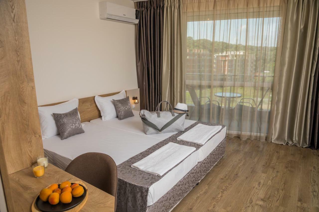 Allure Beach Resort Aparthotel プリモルスコ エクステリア 写真