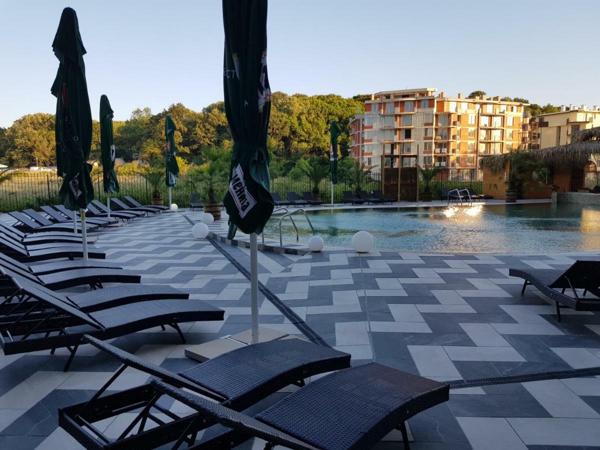 Allure Beach Resort Aparthotel プリモルスコ エクステリア 写真